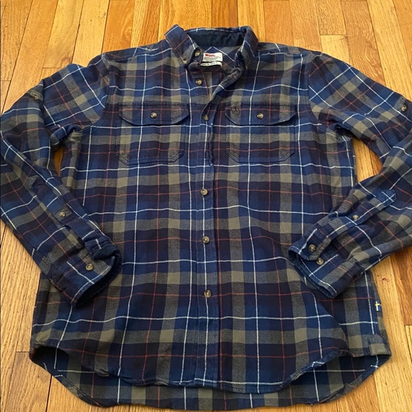 Fjallraven Men’s Singi Heavy Flannel Shirt in Plaid Size M EUC Worn Twice - Picture 2 of 10